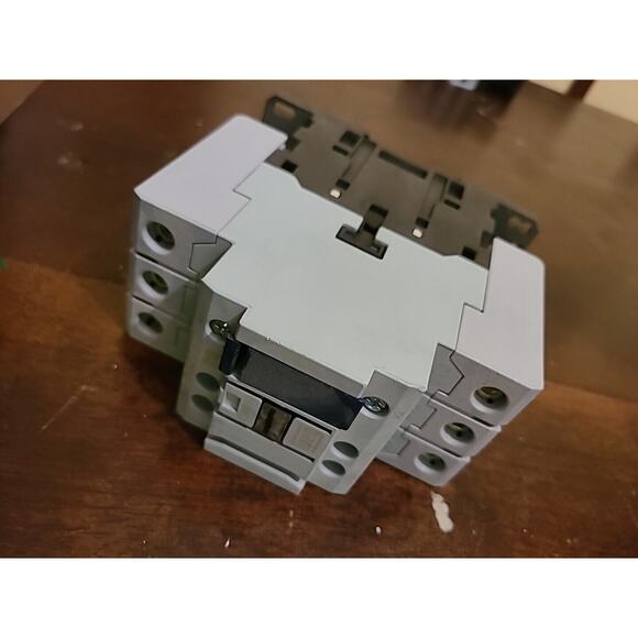 WEG CWB40 IEC Contactor 40amp 440V AC Coil - Picture 4 of 5